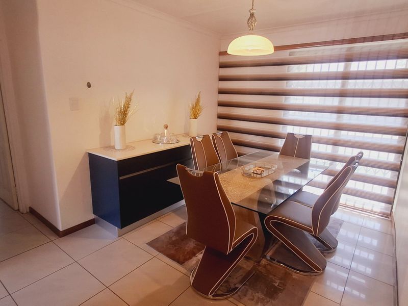 A contemporary family home close to all major amenities. - Photo 3