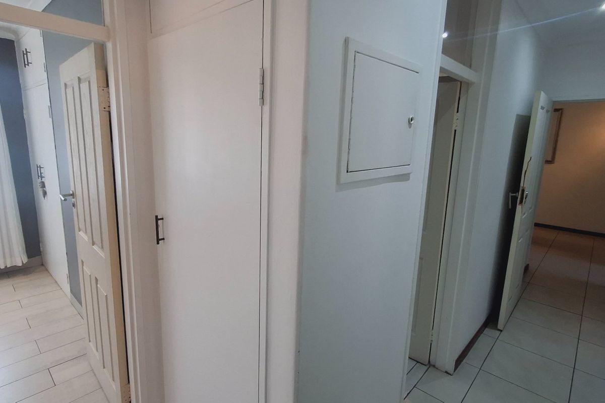 A contemporary family home close to all major amenities. - Photo 4