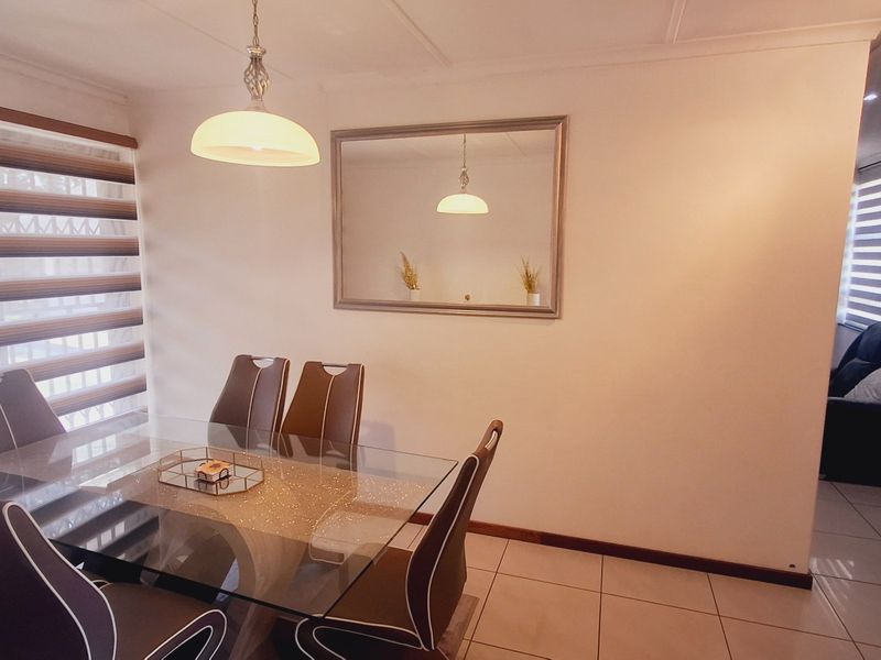 A contemporary family home close to all major amenities. - Photo 8