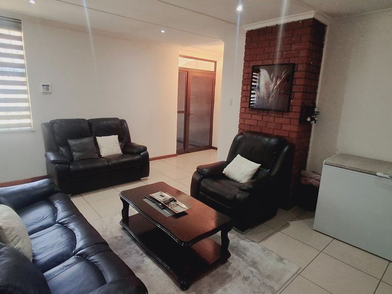 A contemporary family home close to all major amenities. - Photo 7