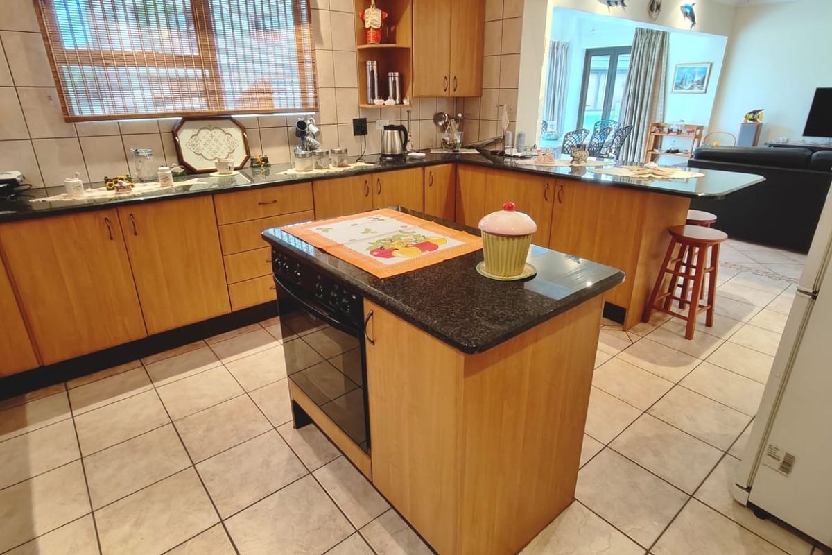 Tuscan-Style Water View Retreat – Move-in Ready - Photo 5