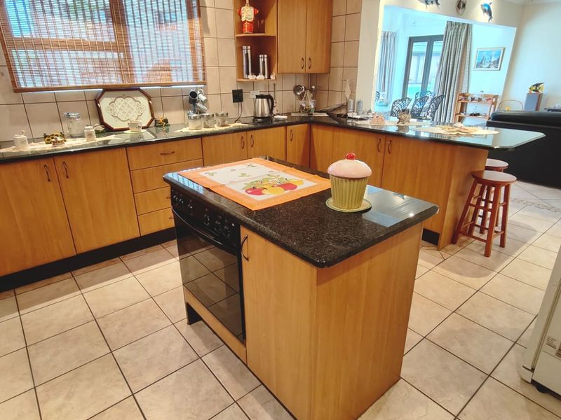 Tuscan-Style Water View Retreat – Move-in Ready - Photo 5