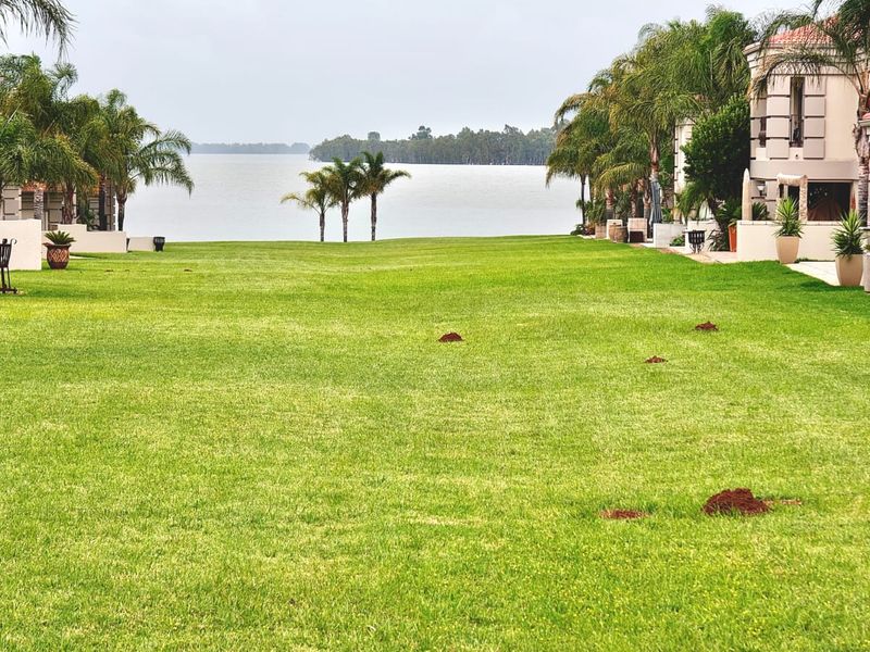 Tuscan-Style Water View Retreat – Move-in Ready - Photo 2