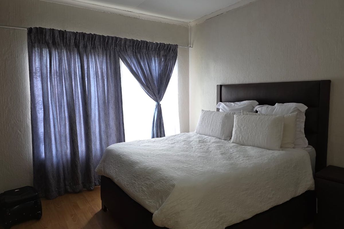 Comfortable Two-Bedroom Simplex in Montana Park - Photo 2