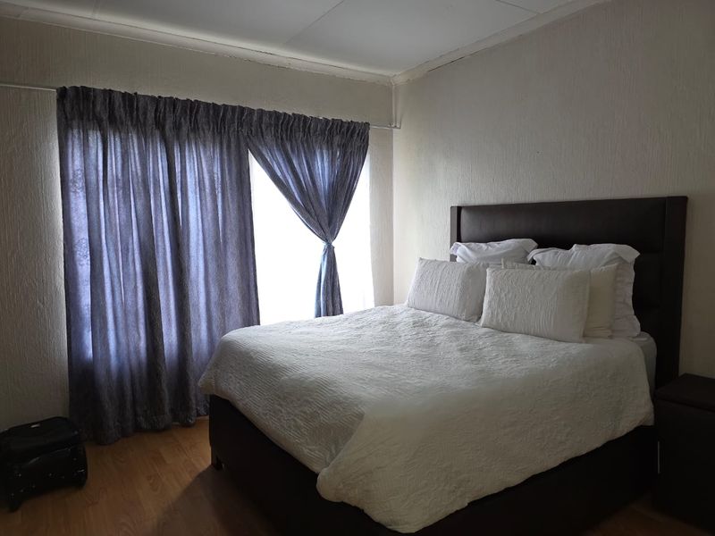 Comfortable Two-Bedroom Simplex in Montana Park - Photo 2