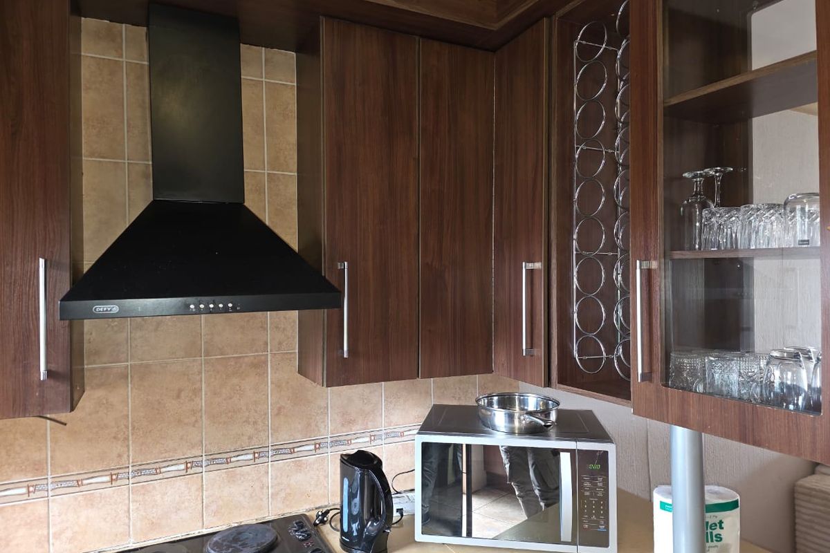 Comfortable Two-Bedroom Simplex in Montana Park - Photo 4