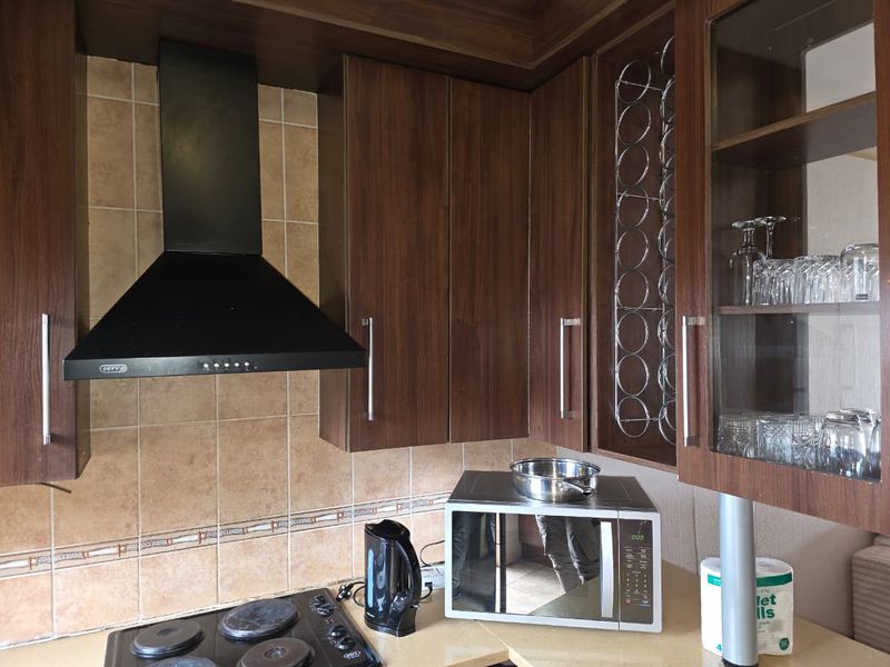 Comfortable Two-Bedroom Simplex in Montana Park - Photo 4