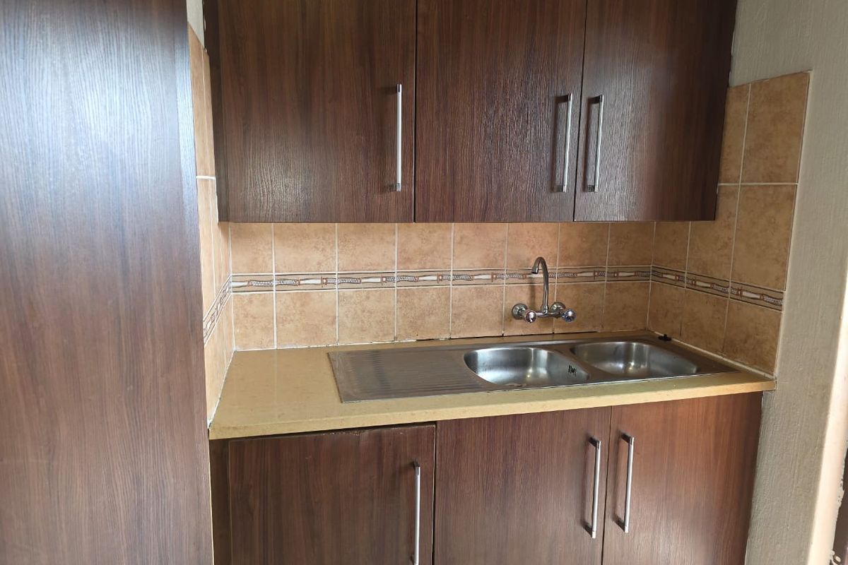 Comfortable Two-Bedroom Simplex in Montana Park - Photo 5