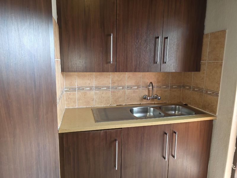 Comfortable Two-Bedroom Simplex in Montana Park - Photo 5