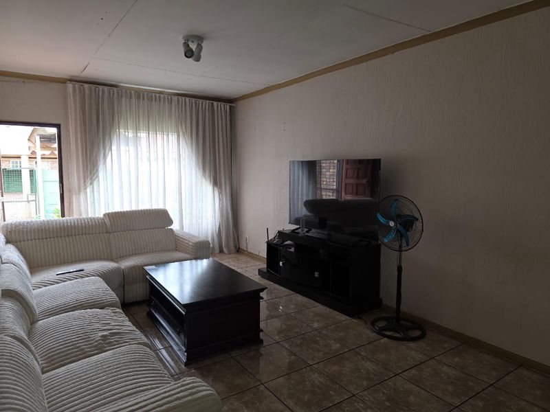 Comfortable Two-Bedroom Simplex in Montana Park - Photo 8