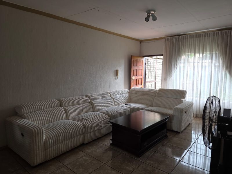 Comfortable Two-Bedroom Simplex in Montana Park - Photo 7