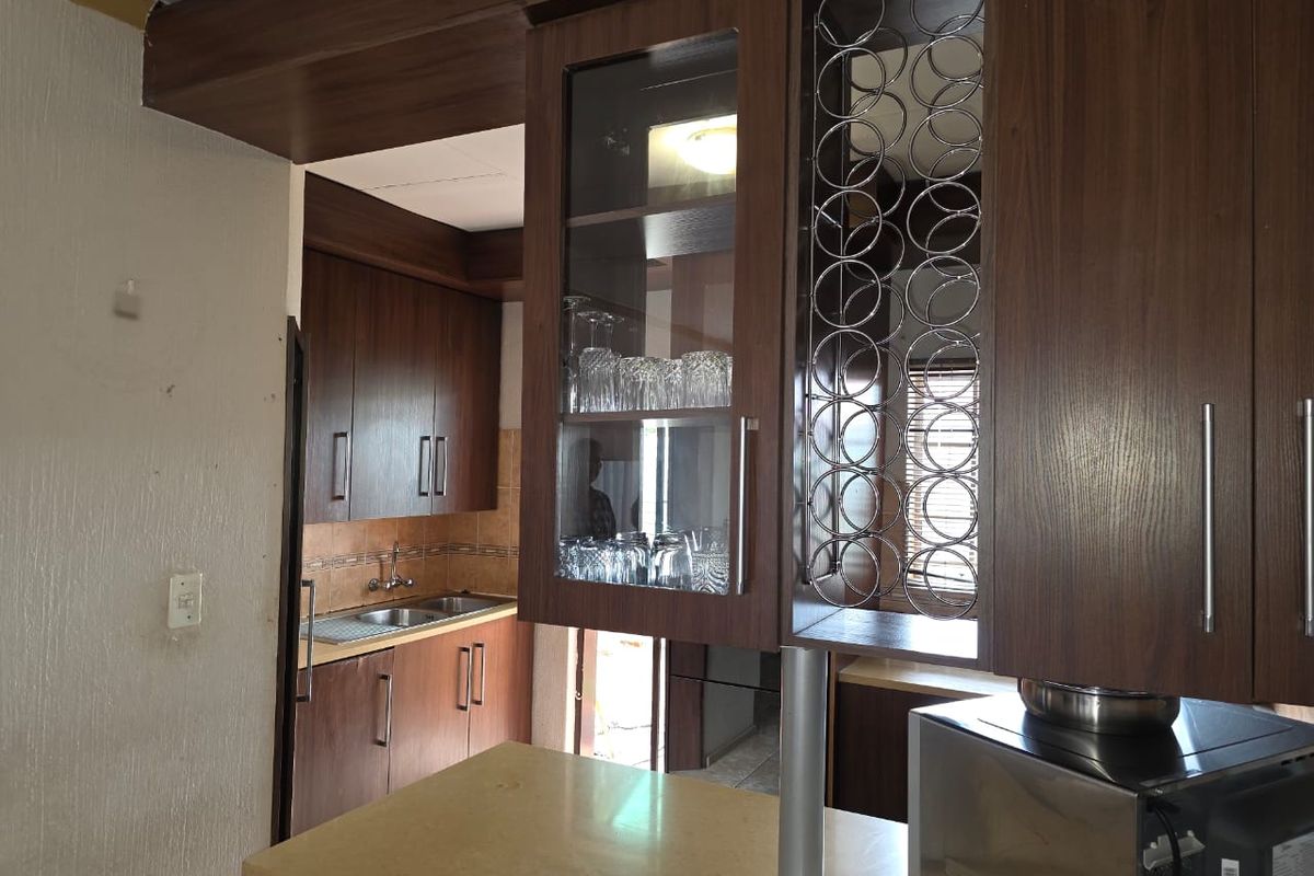 Comfortable Two-Bedroom Simplex in Montana Park - Photo 3