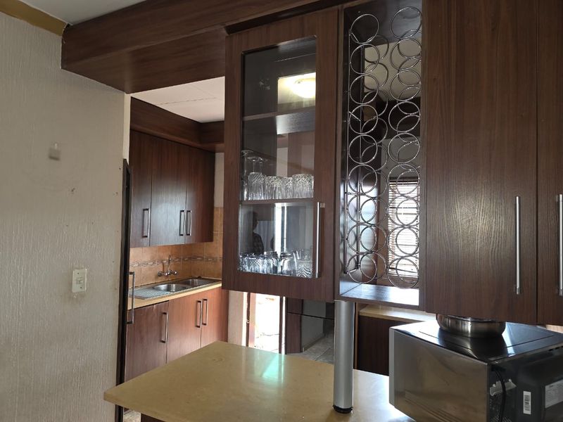 Comfortable Two-Bedroom Simplex in Montana Park - Photo 3