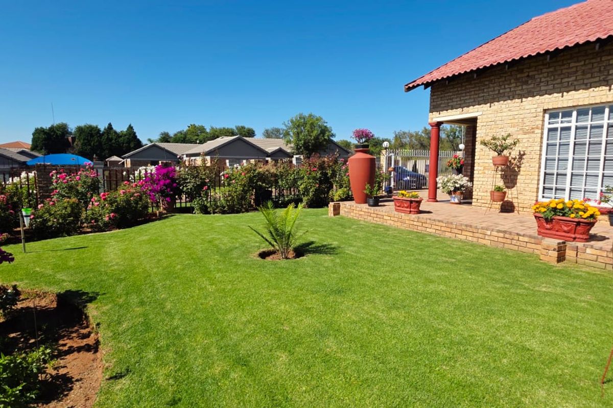 3 Bedroom House with Borehole for Sale on Doringkruin - Photo 2