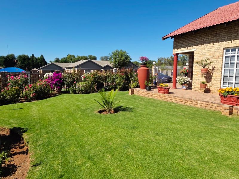 3 Bedroom House with Borehole for Sale on Doringkruin - Photo 2