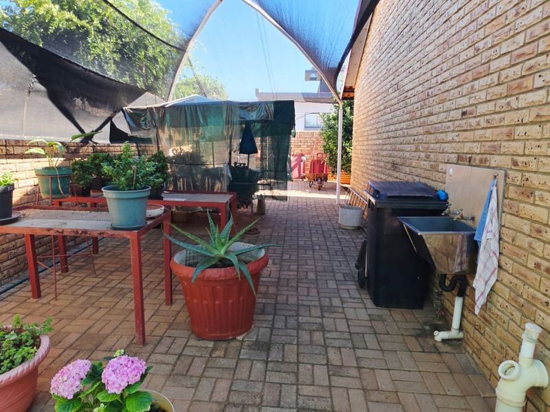 3 Bedroom House with Borehole for Sale on Doringkruin - Photo 8