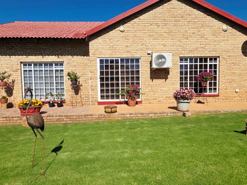 3 Bedroom House with Borehole for Sale on Doringkruin - Photo 4