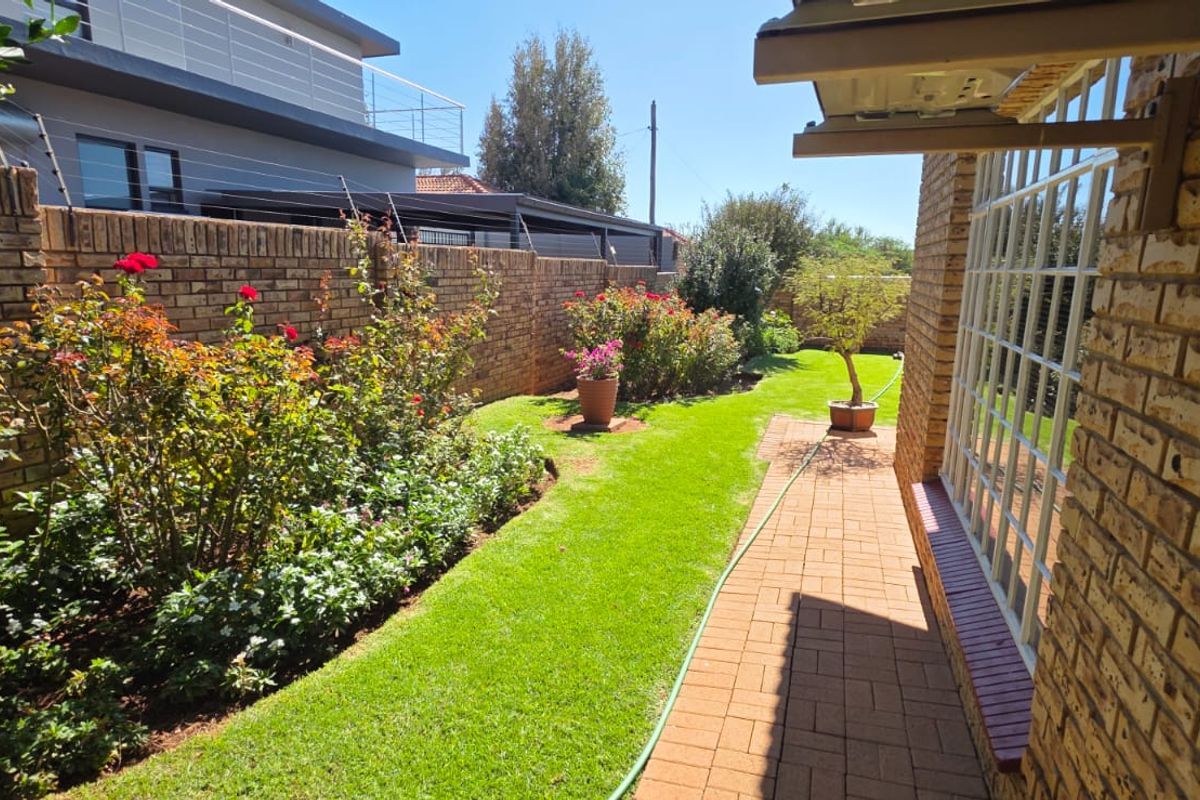 3 Bedroom House with Borehole for Sale on Doringkruin - Photo 3