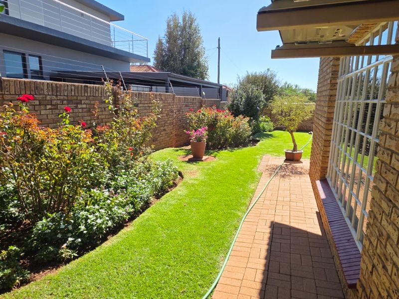 3 Bedroom House with Borehole for Sale on Doringkruin - Photo 3