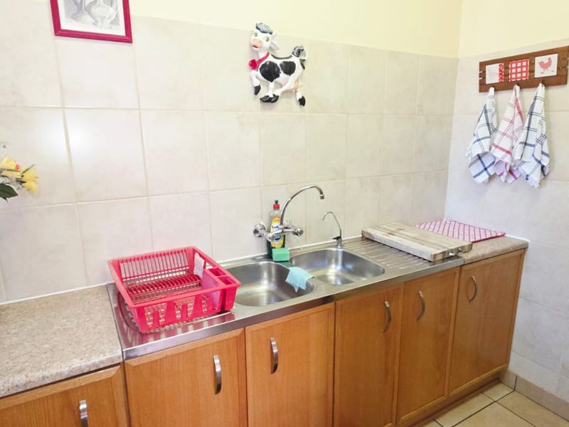3 Bedroom House with Borehole for Sale on Doringkruin - Photo 9