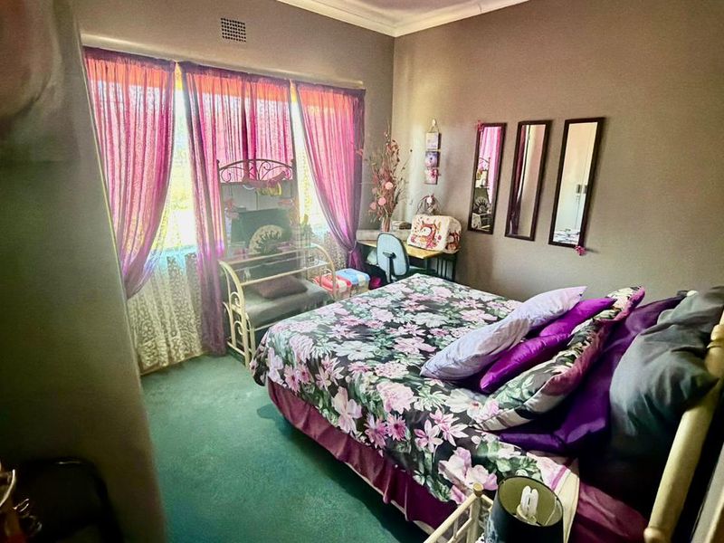 New on the market! This relaxing and beautifully maintained property offers the perfect setting for family living. Ideally located close to all essential amenities and surrounding conveniences, it provides comfort, space, and a peaceful environment to call home. - Photo 8