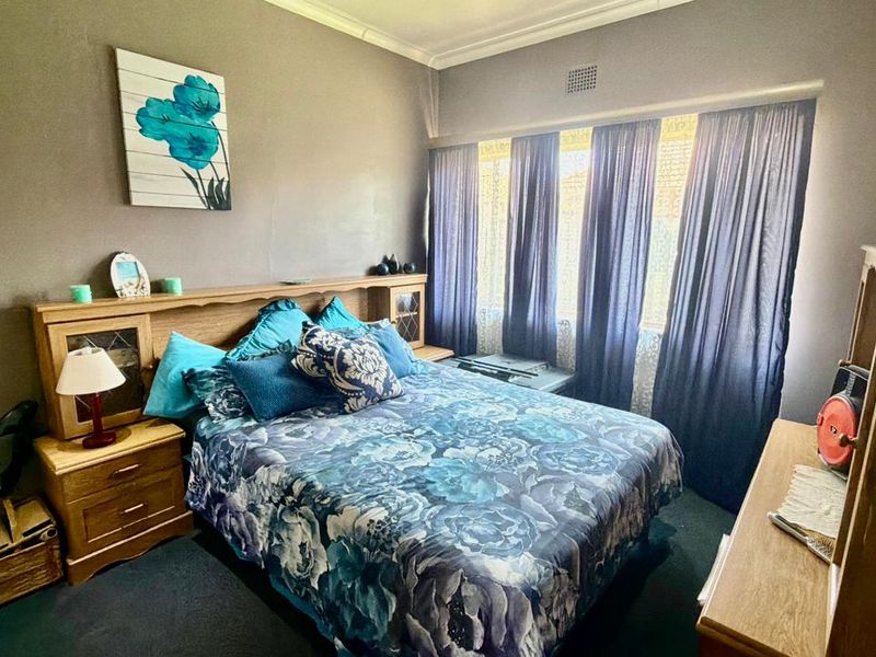 New on the market! This relaxing and beautifully maintained property offers the perfect setting for family living. Ideally located close to all essential amenities and surrounding conveniences, it provides comfort, space, and a peaceful environment to call home. - Photo 6