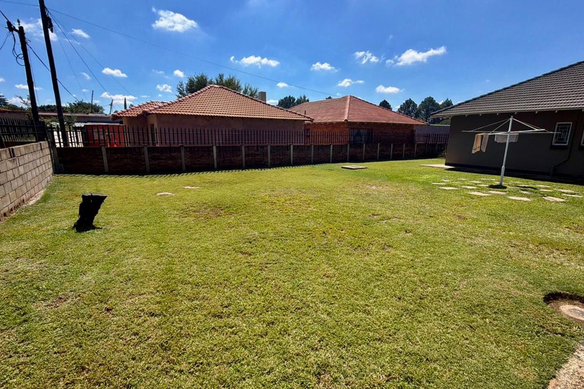 New on the market! This relaxing and beautifully maintained property offers the perfect setting for family living. Ideally located close to all essential amenities and surrounding conveniences, it provides comfort, space, and a peaceful environment to call home. - Photo 3