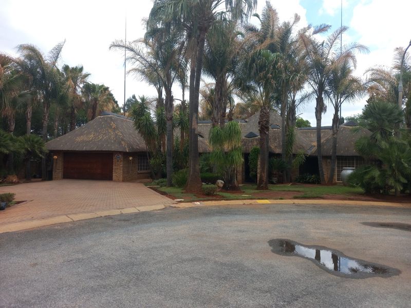 House for sale in Wilkoppies. - Photo 2