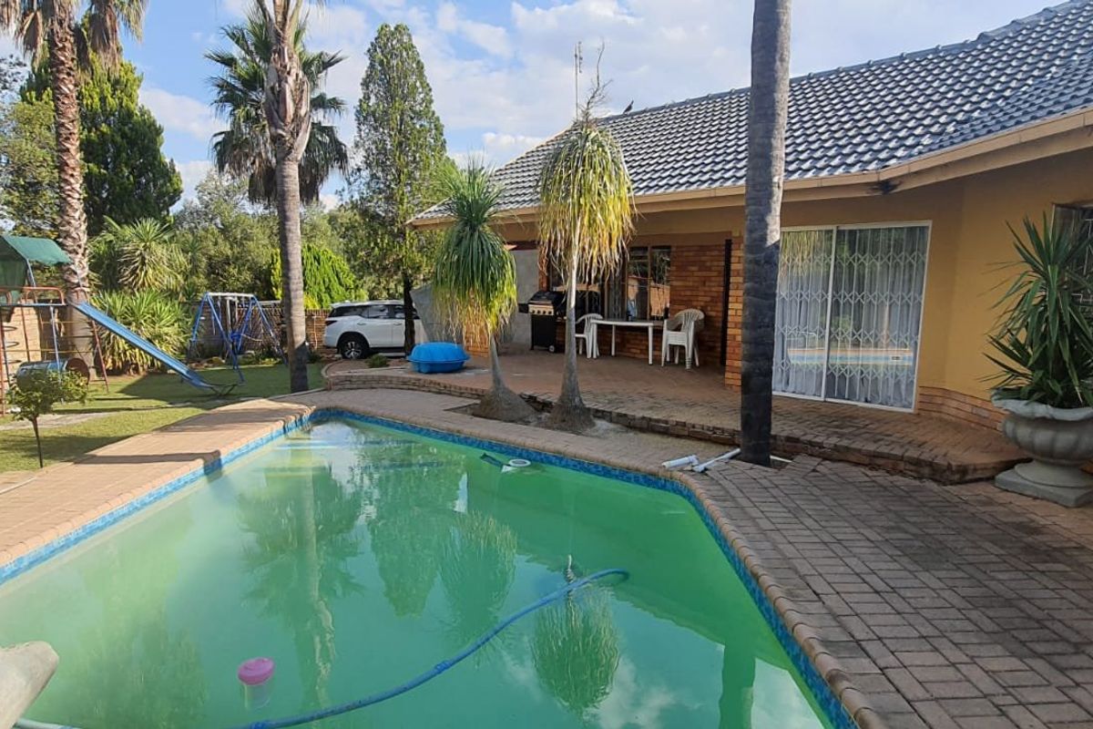 3 Bedroom house for sale in Roosheuwel. - Photo 2