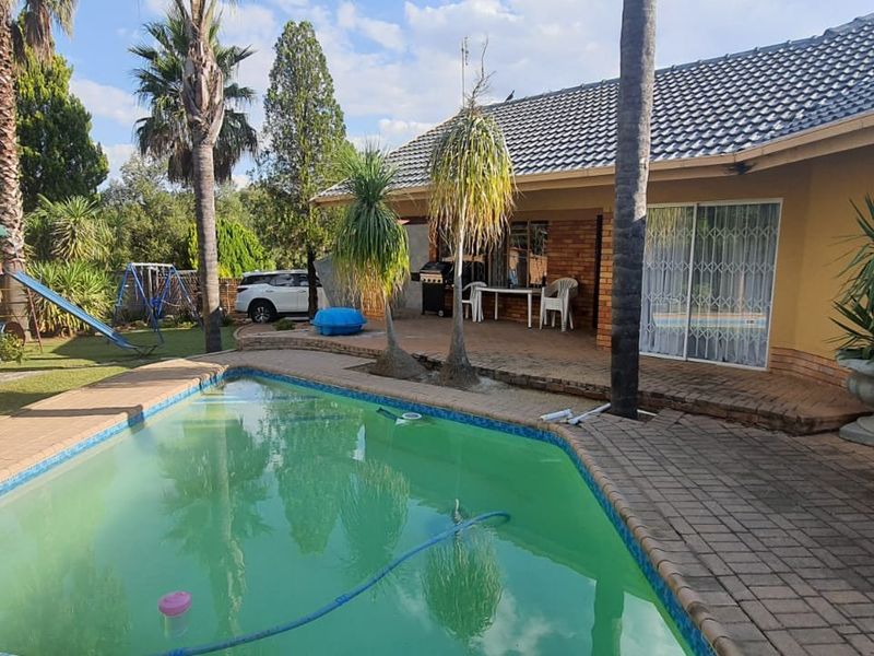 3 Bedroom house for sale in Roosheuwel. - Photo 2