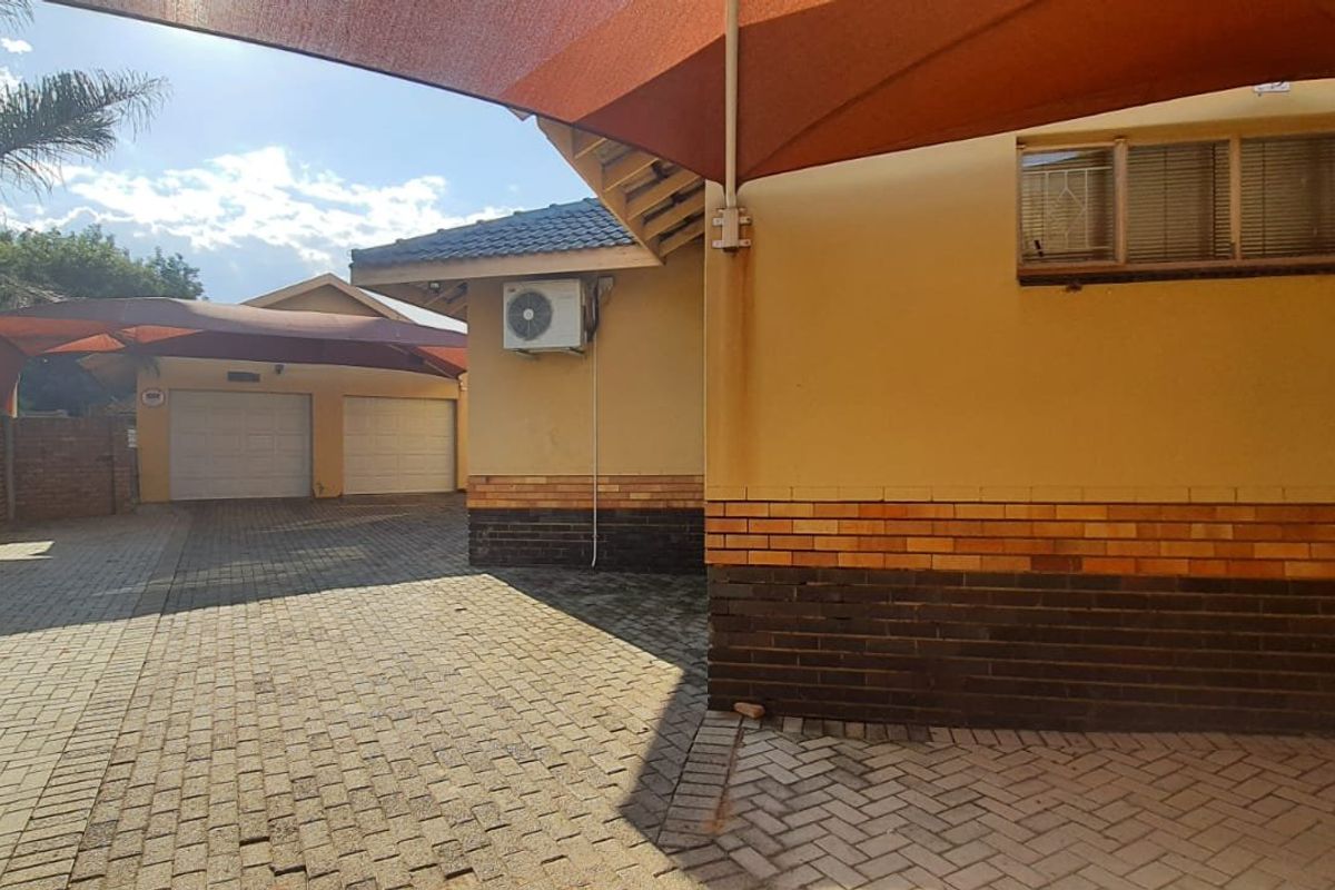 3 Bedroom house for sale in Roosheuwel. - Photo 3