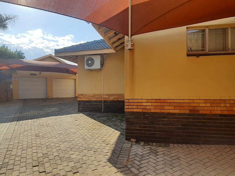 3 Bedroom house for sale in Roosheuwel. - Photo 3