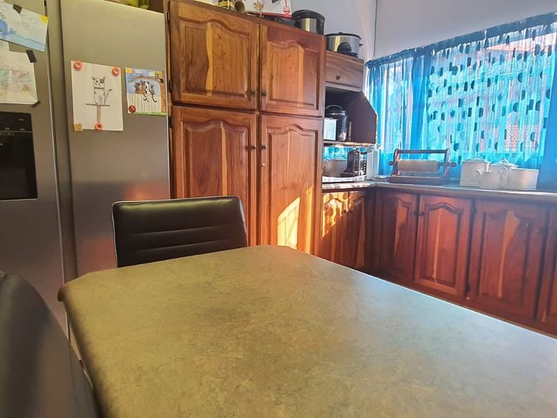 3 Bedroom house for sale in Roosheuwel. - Photo 9