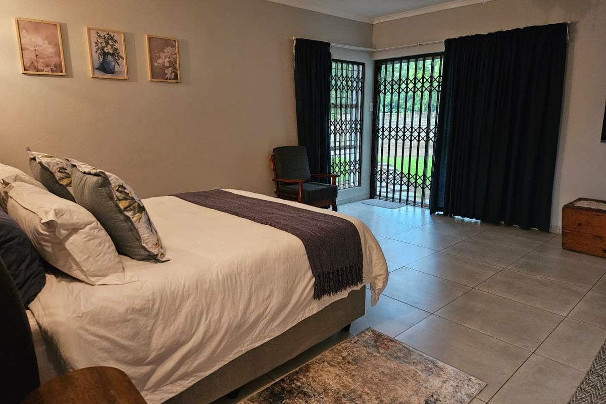 4 Bedroom house with 3 flatlets house for sale in Irenepark - Photo 5