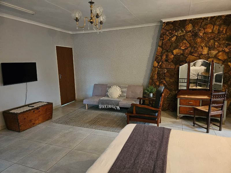 4 Bedroom house with 3 flatlets house for sale in Irenepark - Photo 8