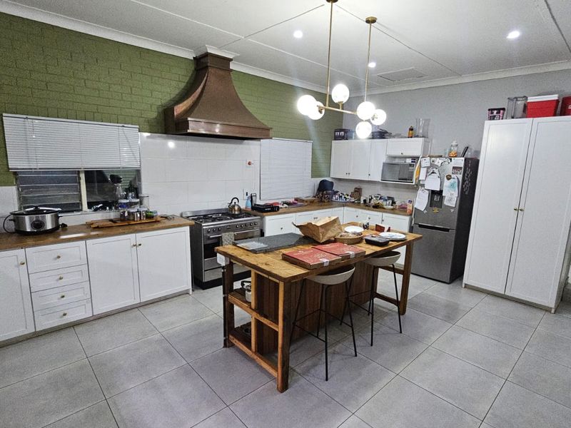 4 Bedroom house with 3 flatlets house for sale in Irenepark - Photo 7