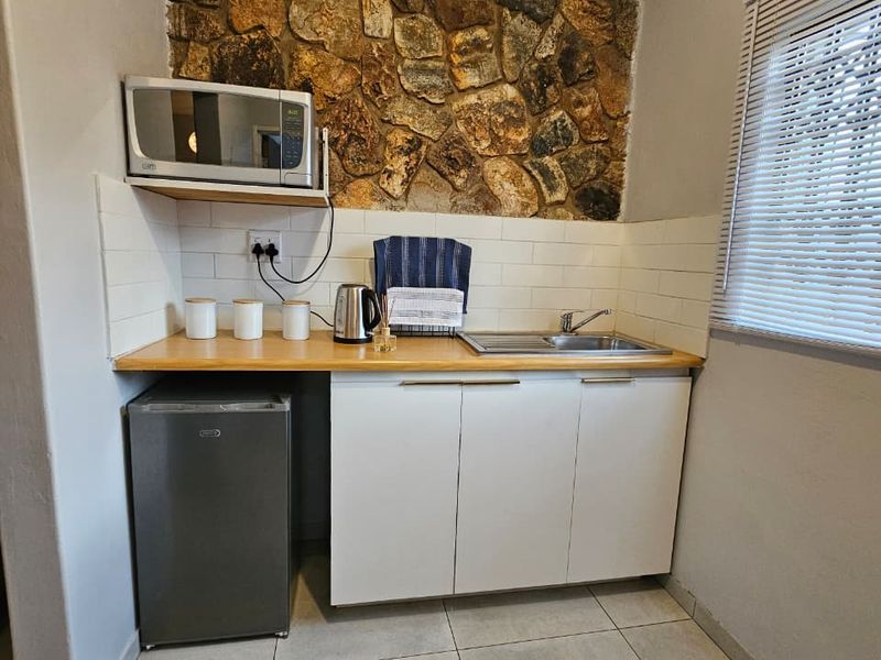 4 Bedroom house with 3 flatlets house for sale in Irenepark - Photo 6