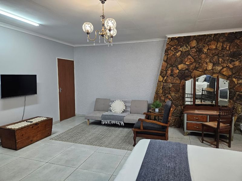 4 Bedroom house with 3 flatlets house for sale in Irenepark - Photo 4