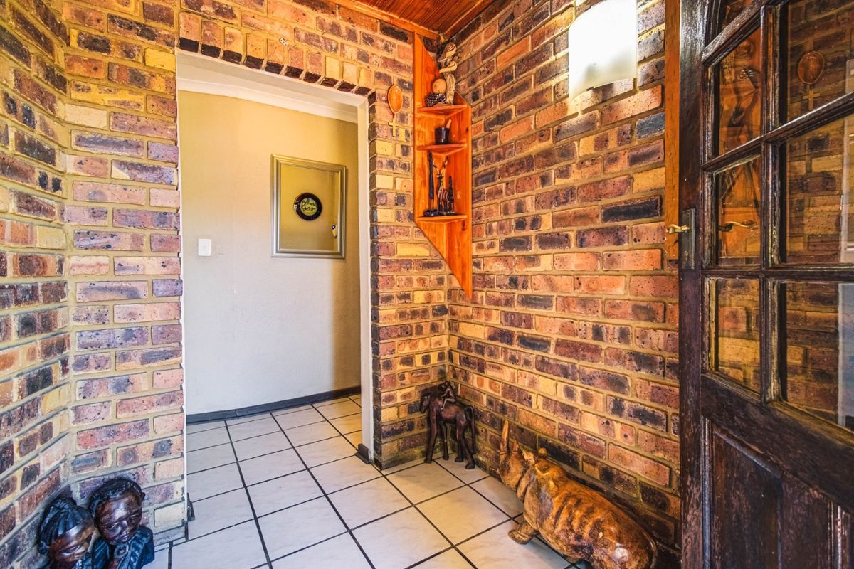 Main Heading: Luxury Living Awaits! - Photo 4