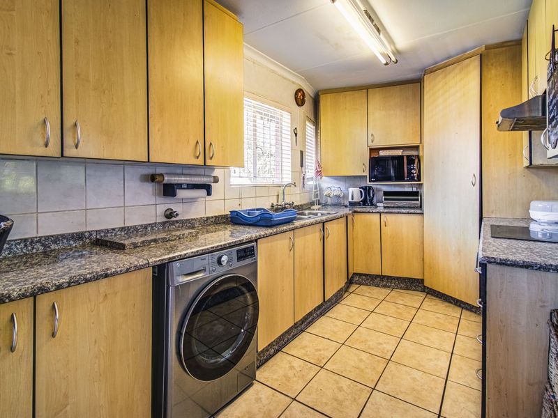 Main Heading: Luxury Living Awaits! - Photo 10