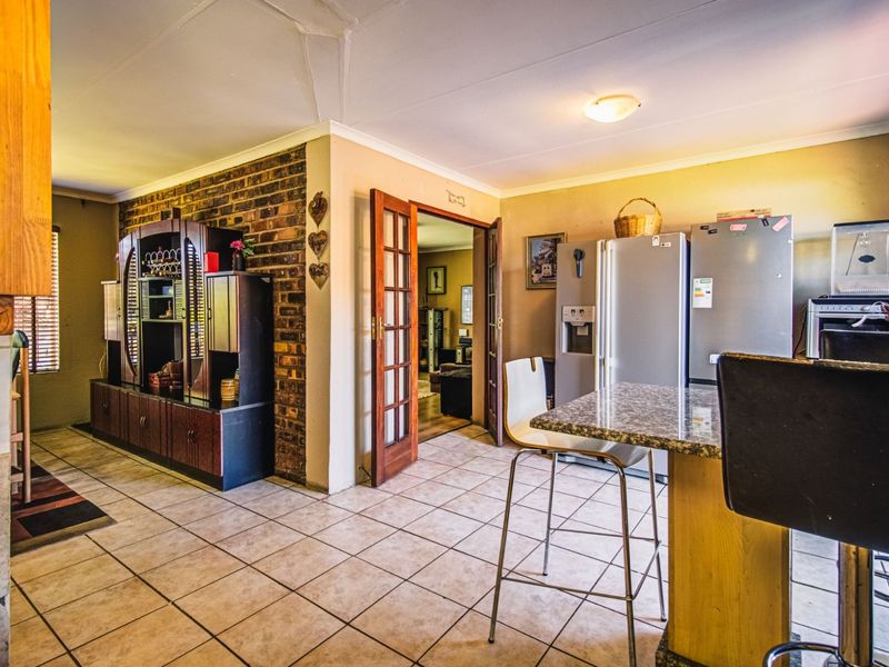 Main Heading: Luxury Living Awaits! - Photo 8