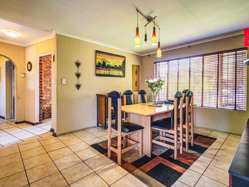 Main Heading: Luxury Living Awaits! - Photo 6