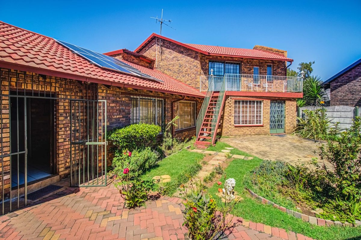 Main Heading: Luxury Living Awaits! - Photo 3