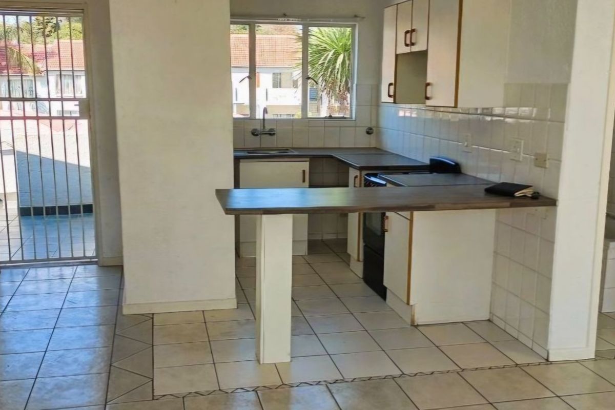 Prime Townhouse Living in a Secure Complex - Photo 5