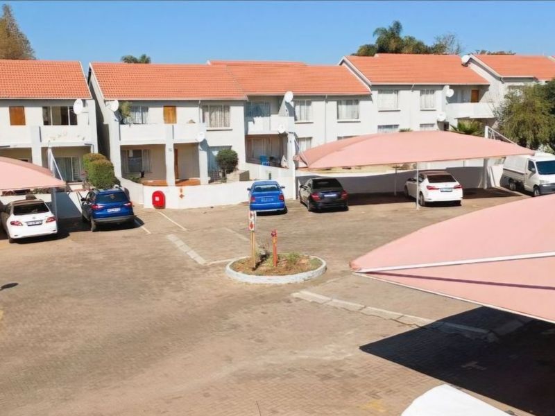 Prime Townhouse Living in a Secure Complex - Photo 2