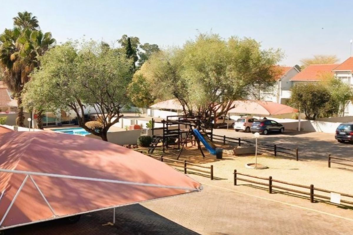 Prime Townhouse Living in a Secure Complex - Photo 4