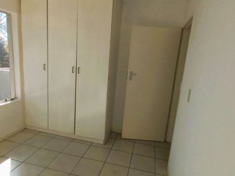 Prime Townhouse Living in a Secure Complex - Photo 10