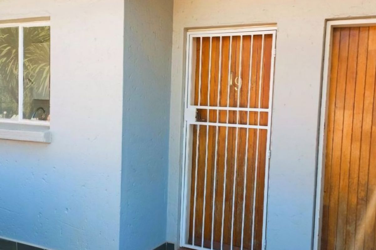 Prime Townhouse Living in a Secure Complex - Photo 3