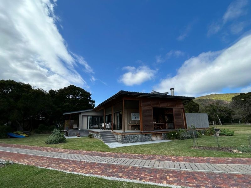 Knysna. Where nature meets luxury with tranquil estuary living under ancient Milkwood trees  - Photo 9