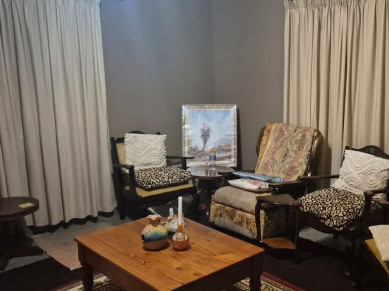 Strongly built house in Kenhardt, Northern Cape. - Photo 8